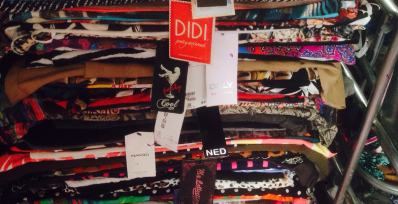 Yarit, vérification de qualité de vêtements, de chaussures et de jouets de seconde main